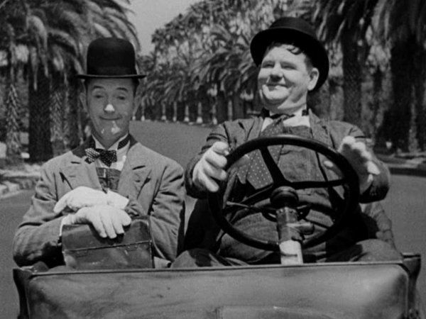 12e957450508bce234696149f2f41830--laurel-and-hardy-big-guys.jpg