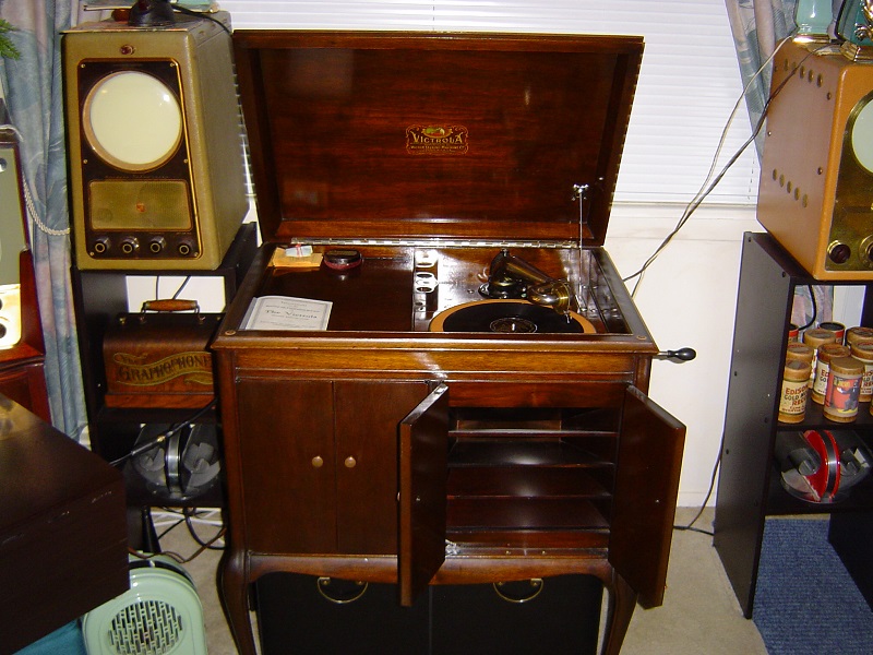 1925 Victor Victrola 210.JPG