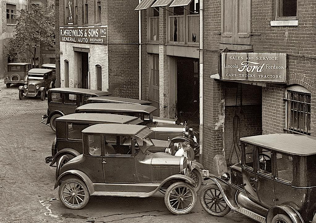 1926McReynoldsSonsGarage.jpg