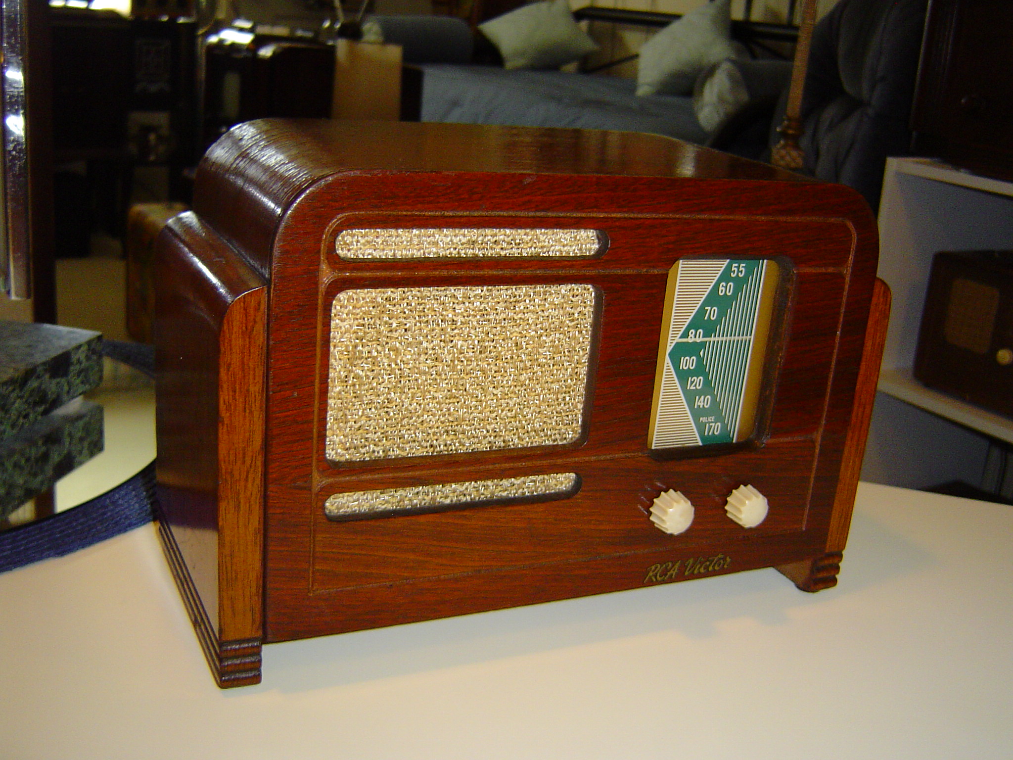 1939 RCA Victor 9TX33 Little Nipper.JPG