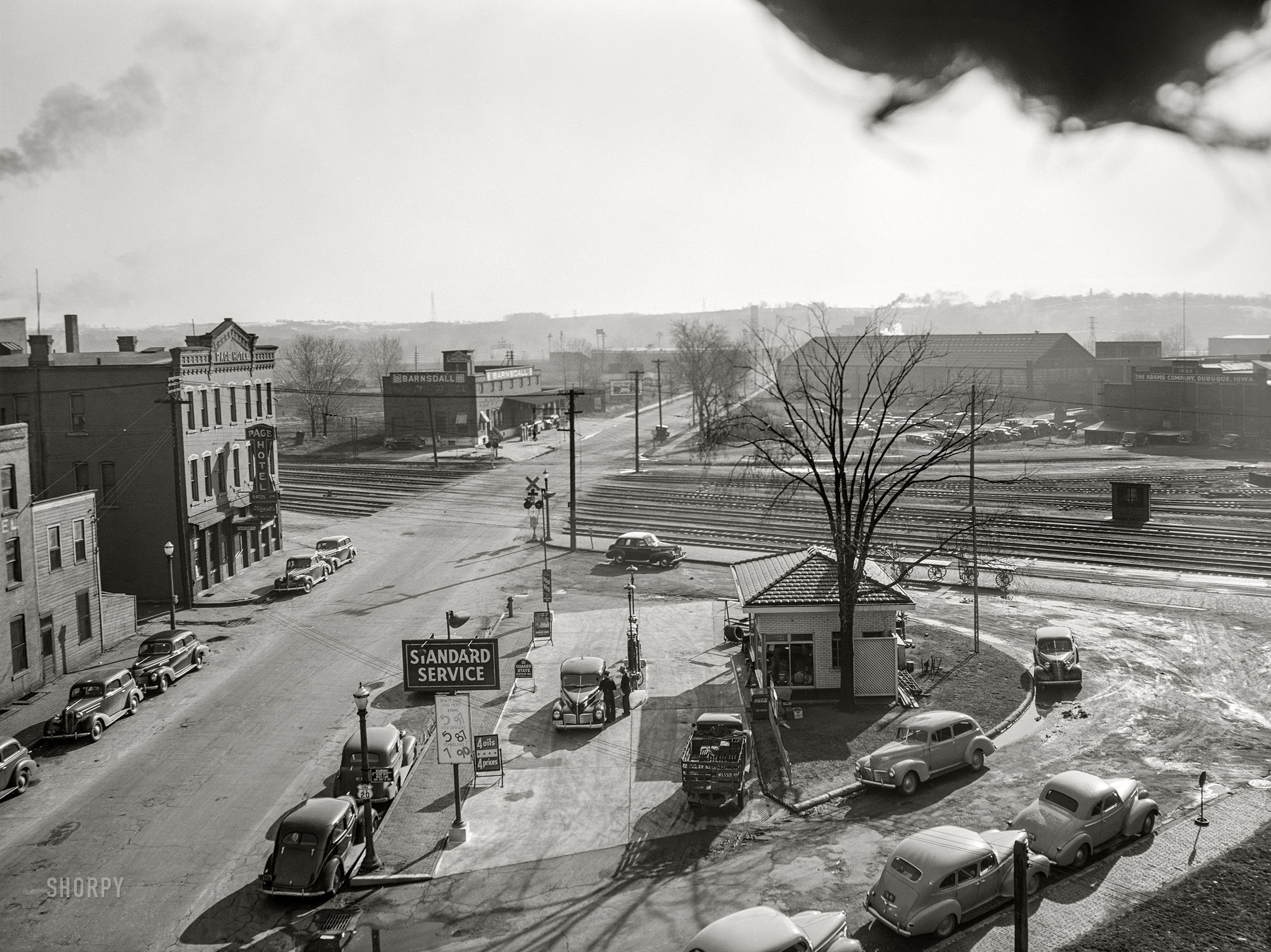 1940 April Gas Station Dubuque Iowa John Vachon.jpg