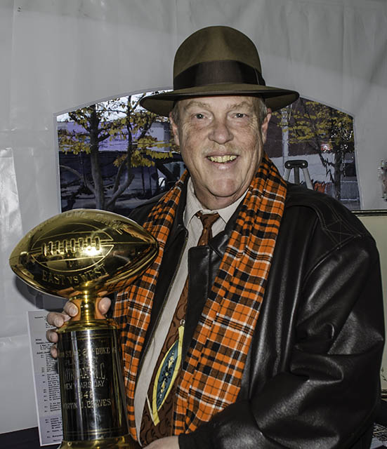 1942 Rose Bowl Trophy 29Oct16.jpg