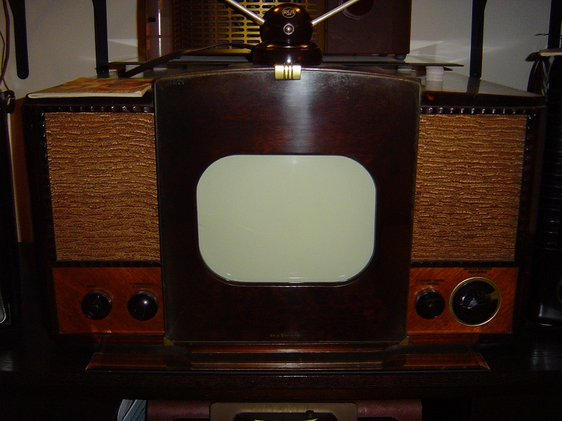 1946 RCA Victor 630TS.JPG