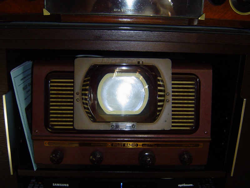 1949 Pilot TV-37 Candid TV.JPG