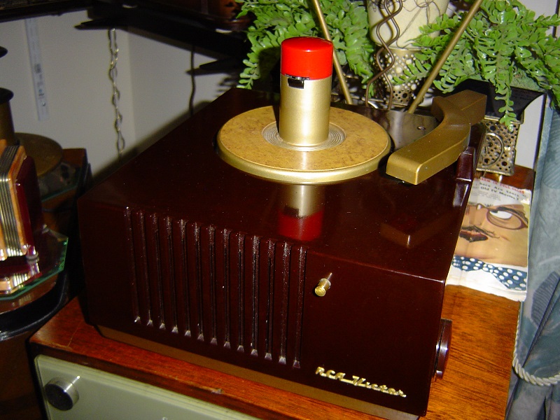 1949 RCA Victor 9EY3.JPG