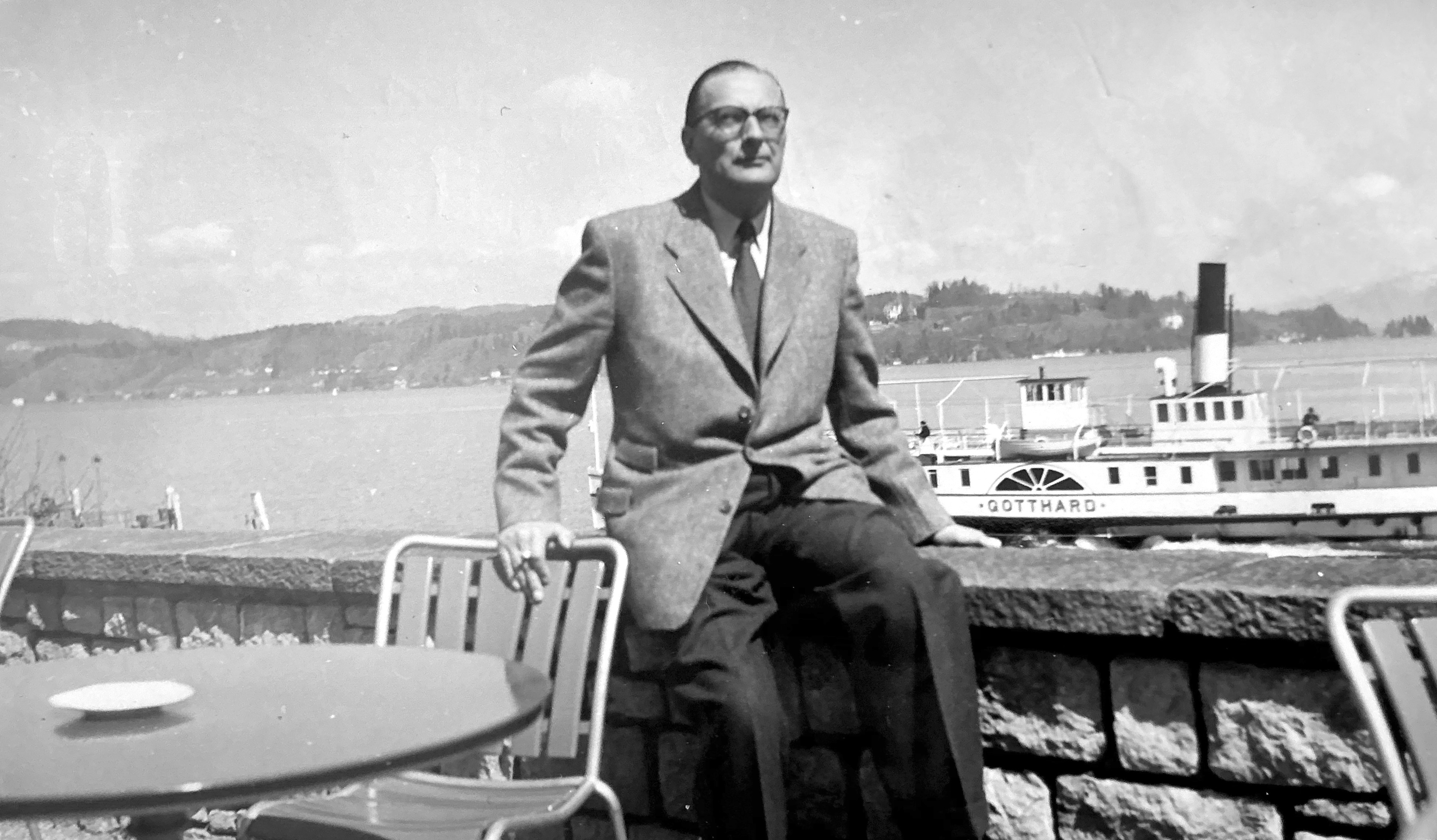 1949_Portret_van_J.S._Meuwsen_Jr._(1889-1962)_aan_de_Bodensee_in_1949.jpg