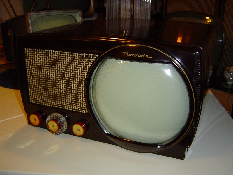 1950 Motorola 9T1.JPG