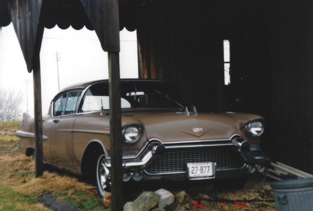 1957_Cadillac_Sedan_de_Ville_01.jpeg