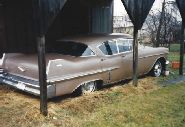 1957_Cadillac_Sedan_de_Ville_03.jpeg