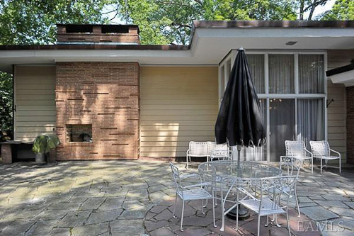 1960-house-with-built-in-outdoor-fireplace.jpg