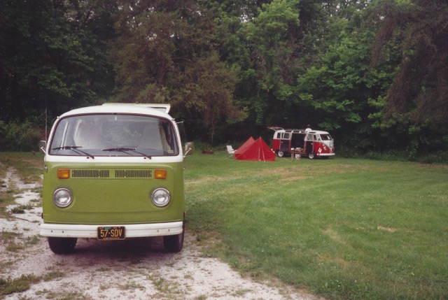 1977_VW_Bus_01.jpeg