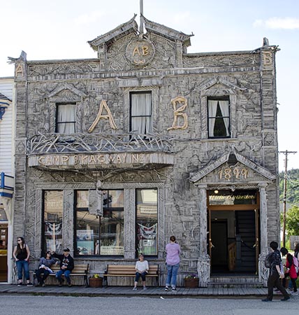 19Jun18 Skagway driftwood bldg 1899 450x.jpg