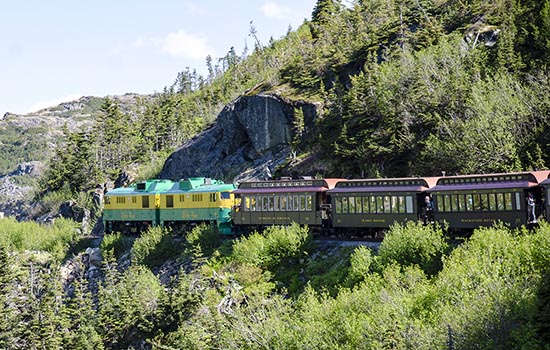 19Jun18 White Pass Train on curve 550x.jpg