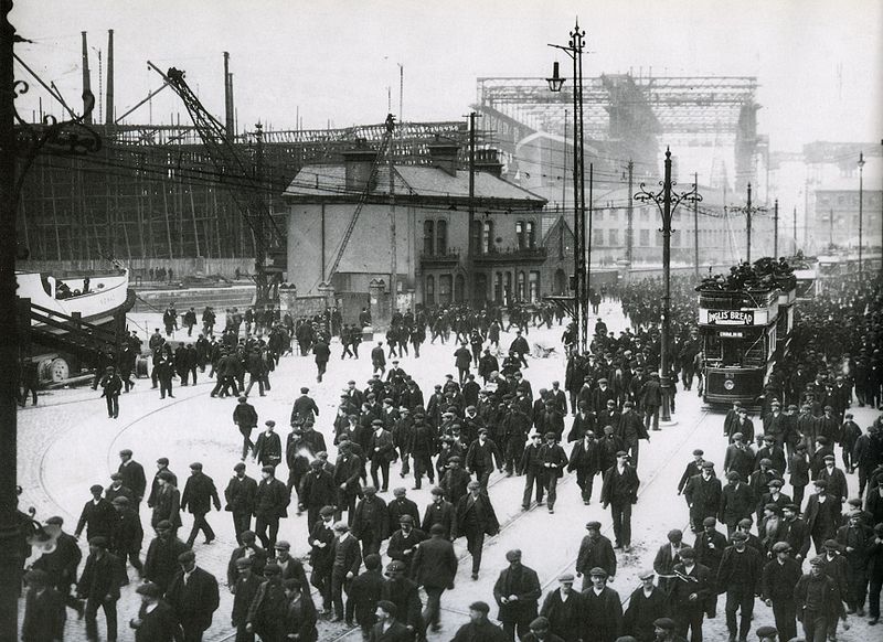 800px-Knocking_off_at_Harland_&_Wolff,_Belfast.jpg