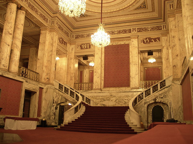 800px-Palace_lobby.jpg