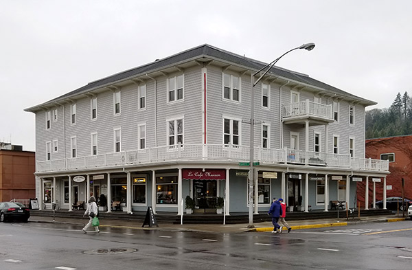 9Jan18 Old Railroad Hotel Eugene.jpg