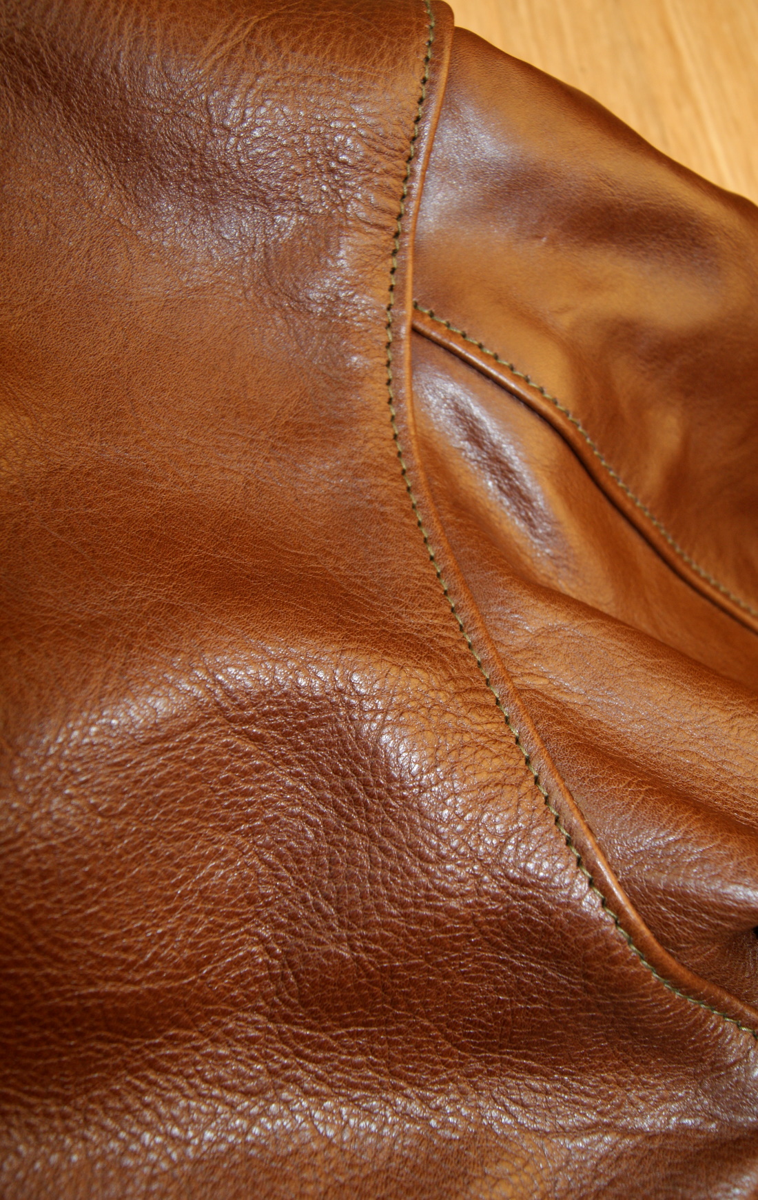 Aero 38-1711 A-2 Russet Vicenza Horsehide shoulder seam.jpg