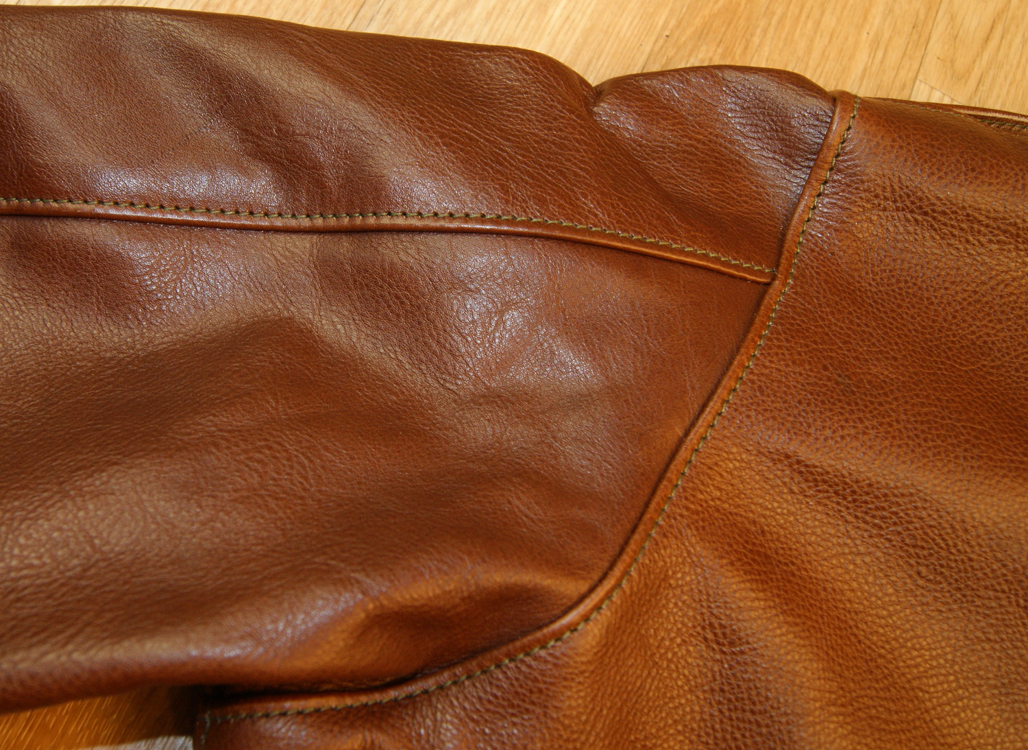 Aero 38-1711 A-2 Russet Vicenza Horsehide sleeve grain.jpg