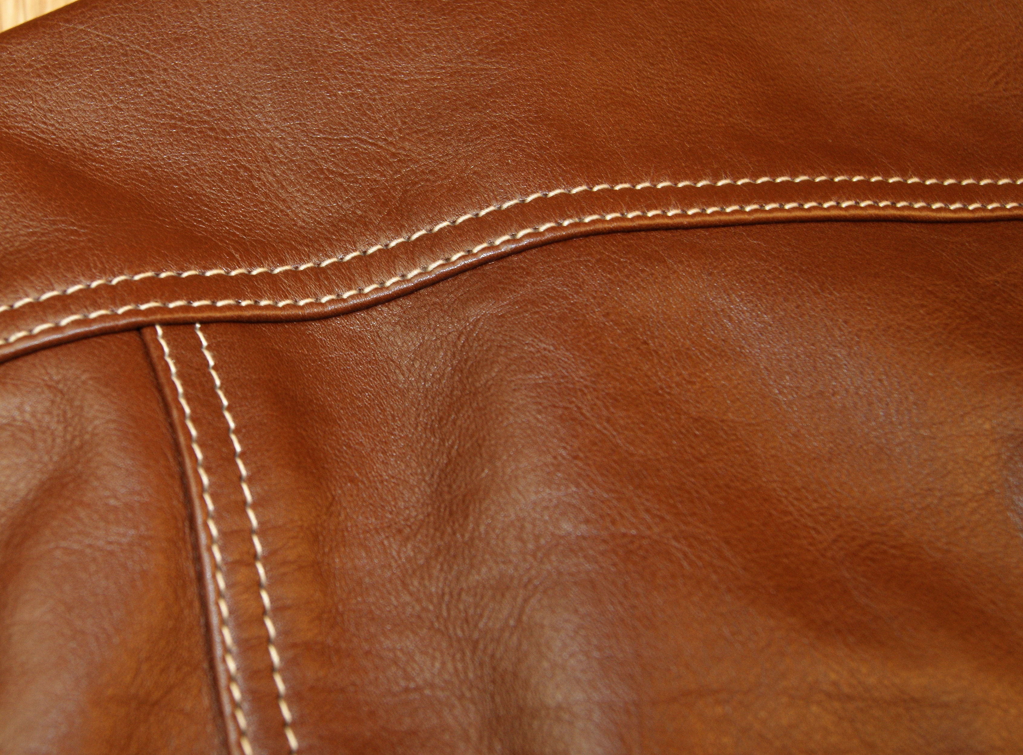 Aero 557XX Russet Vicenza Horsehide JB2 back stitching.jpg