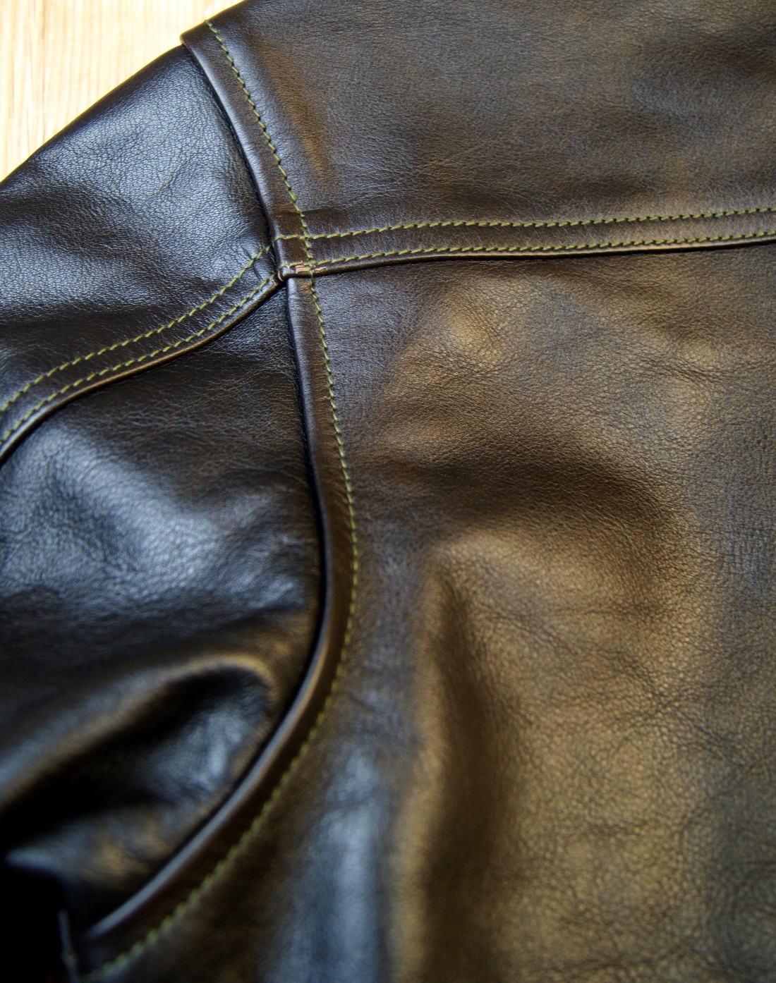 Aero A-1 Blackened Brown Vicenza Horsehide 4DF shoulder seam.jpg