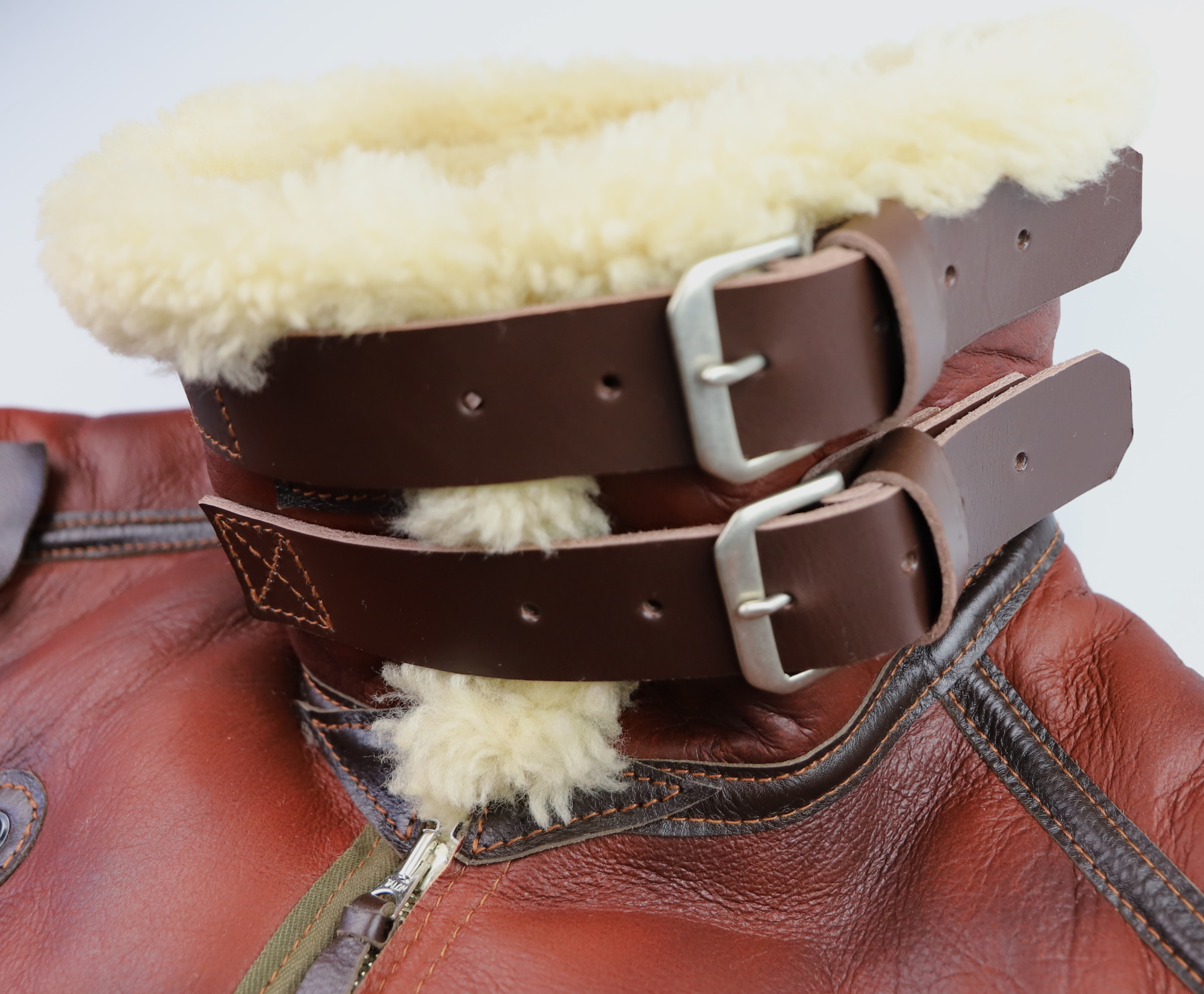 Aero B-3 Redskin Shearling 6BU collar latches.jpg