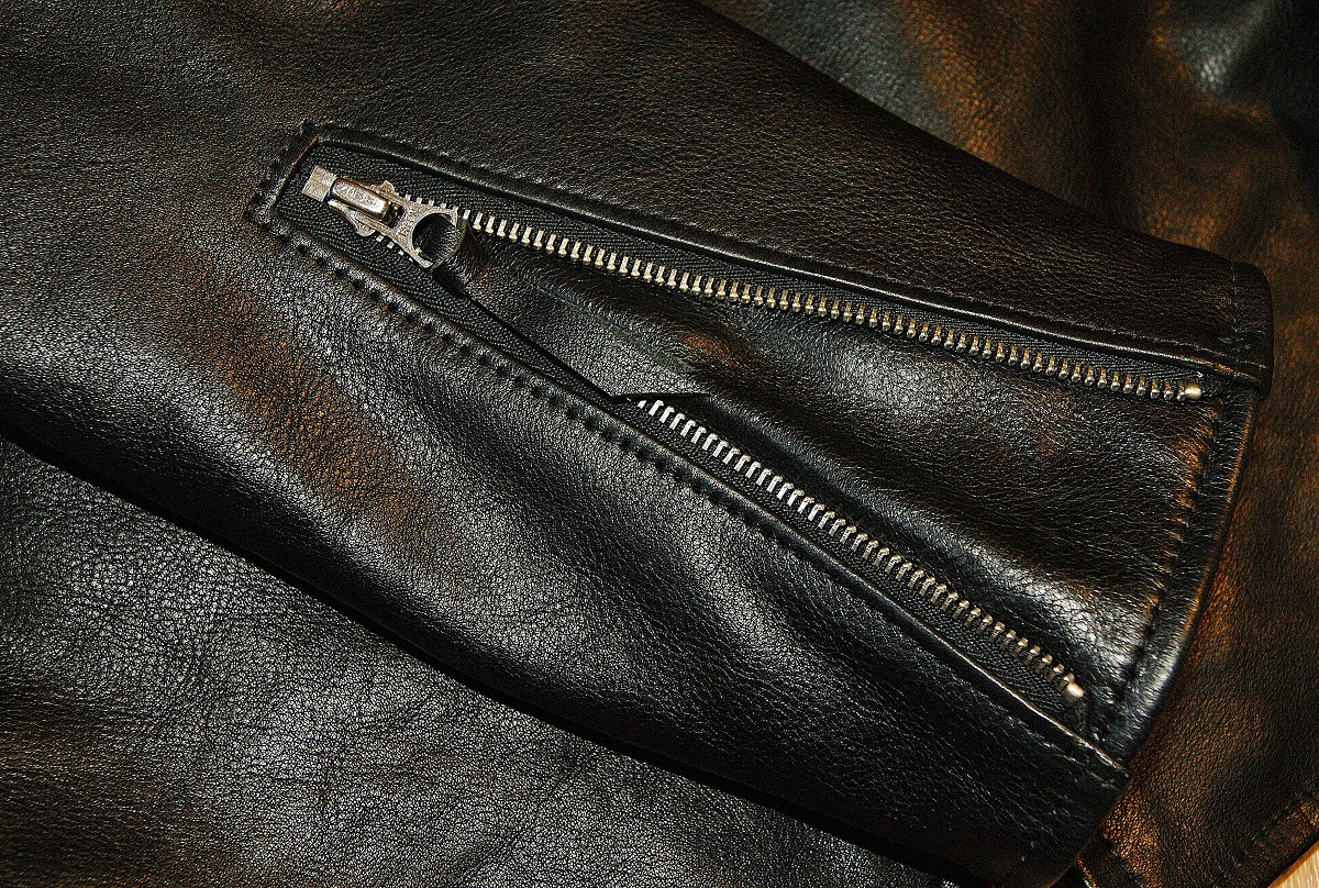 Aero Board Racer Black Vicenza Horsehide sleeve zipper.jpg