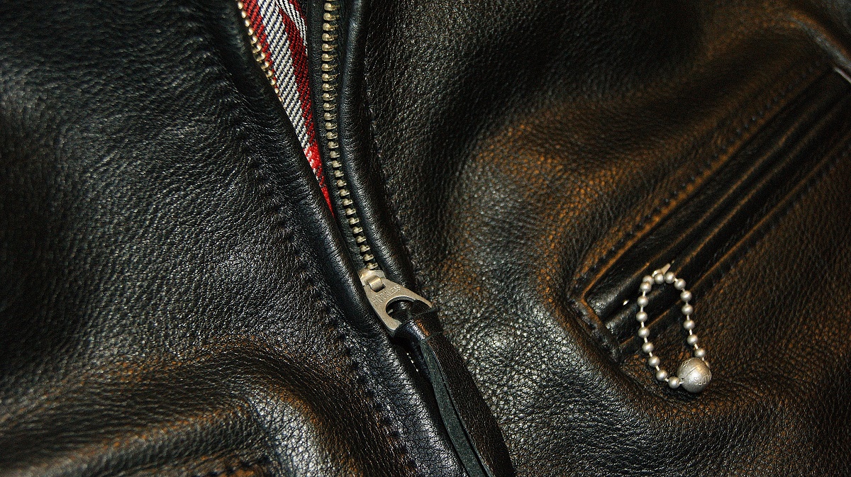 Aero Board Racer Black Vicenza Horsehide zipper pull.jpg