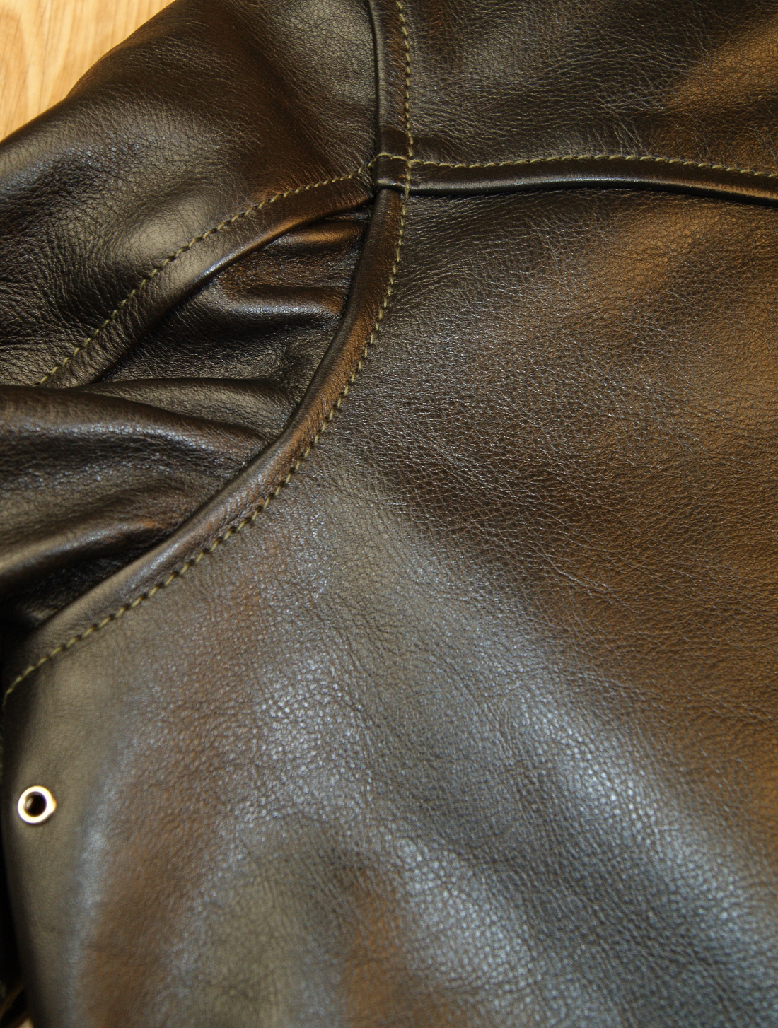 Aero Board Racer Blackened Brown Vicenza Horsehide AK2 shoulder seam 2.jpg