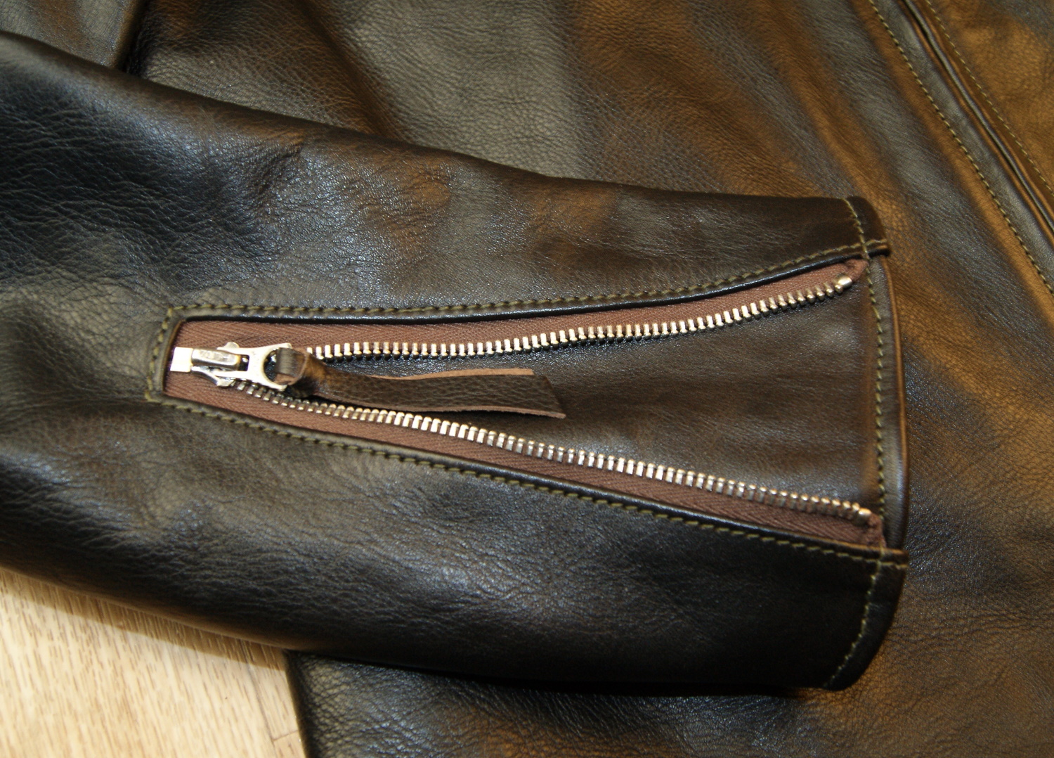 Aero Board Racer Blackened Brown Vicenza Horsehide AK2 sleeve zip.jpg