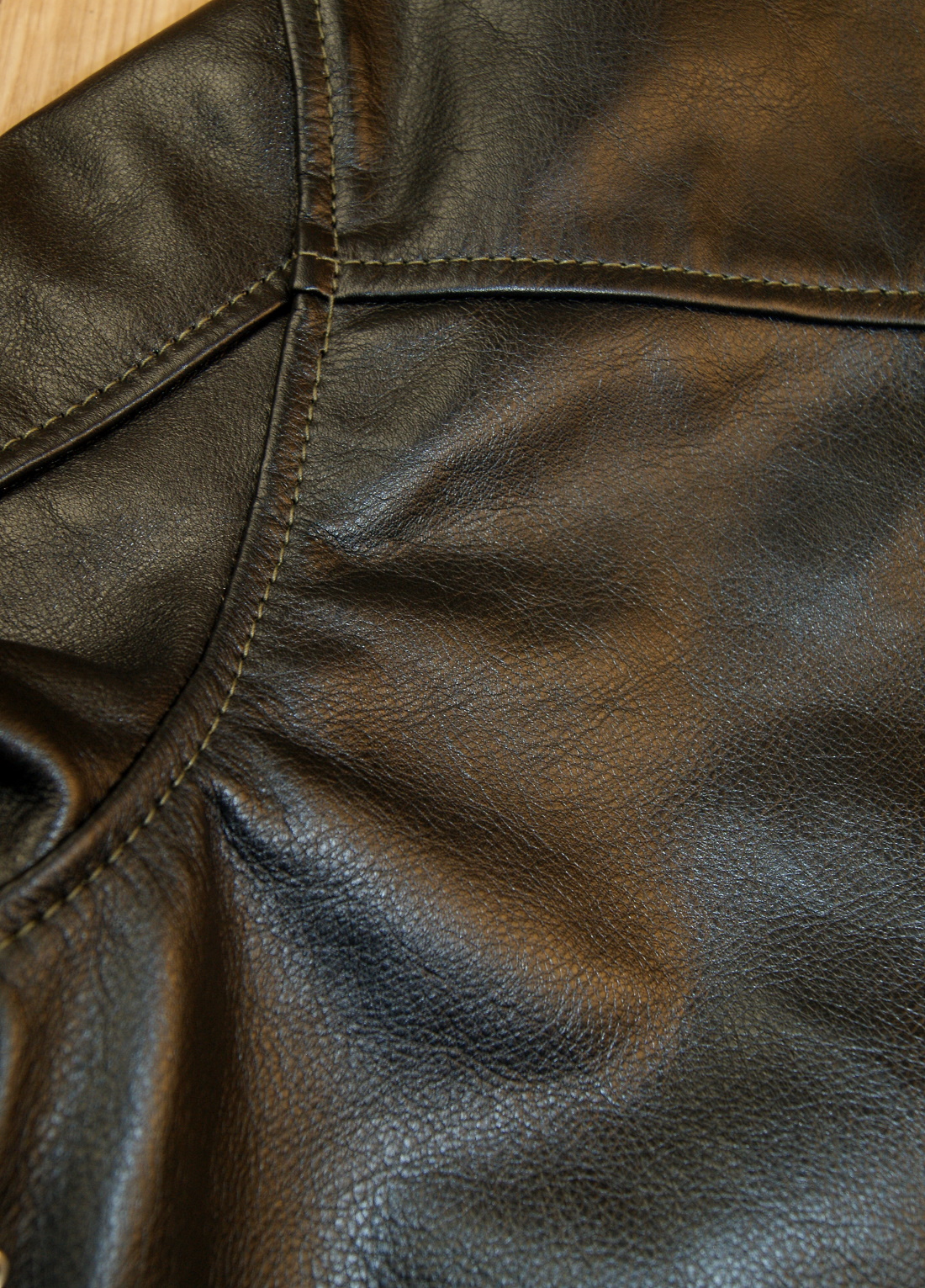 Aero Board Racer Blackened Brown Vicenza Horsehide S9B shoulder seam.jpg