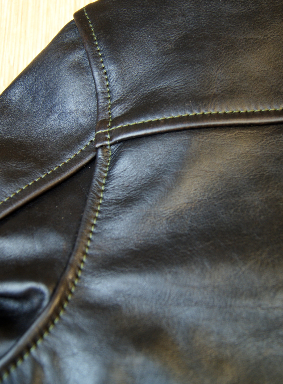 Aero Board Racer Blackened Brown Vicenza Horsehide WGB shoulder seam.jpg