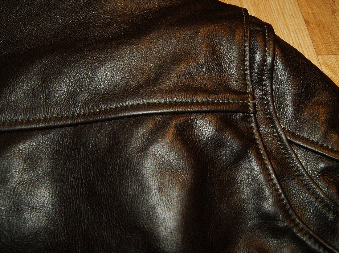 Aero Board Racer Dark Seal Vicenza Horsehide 46 shoulder gusset.jpg