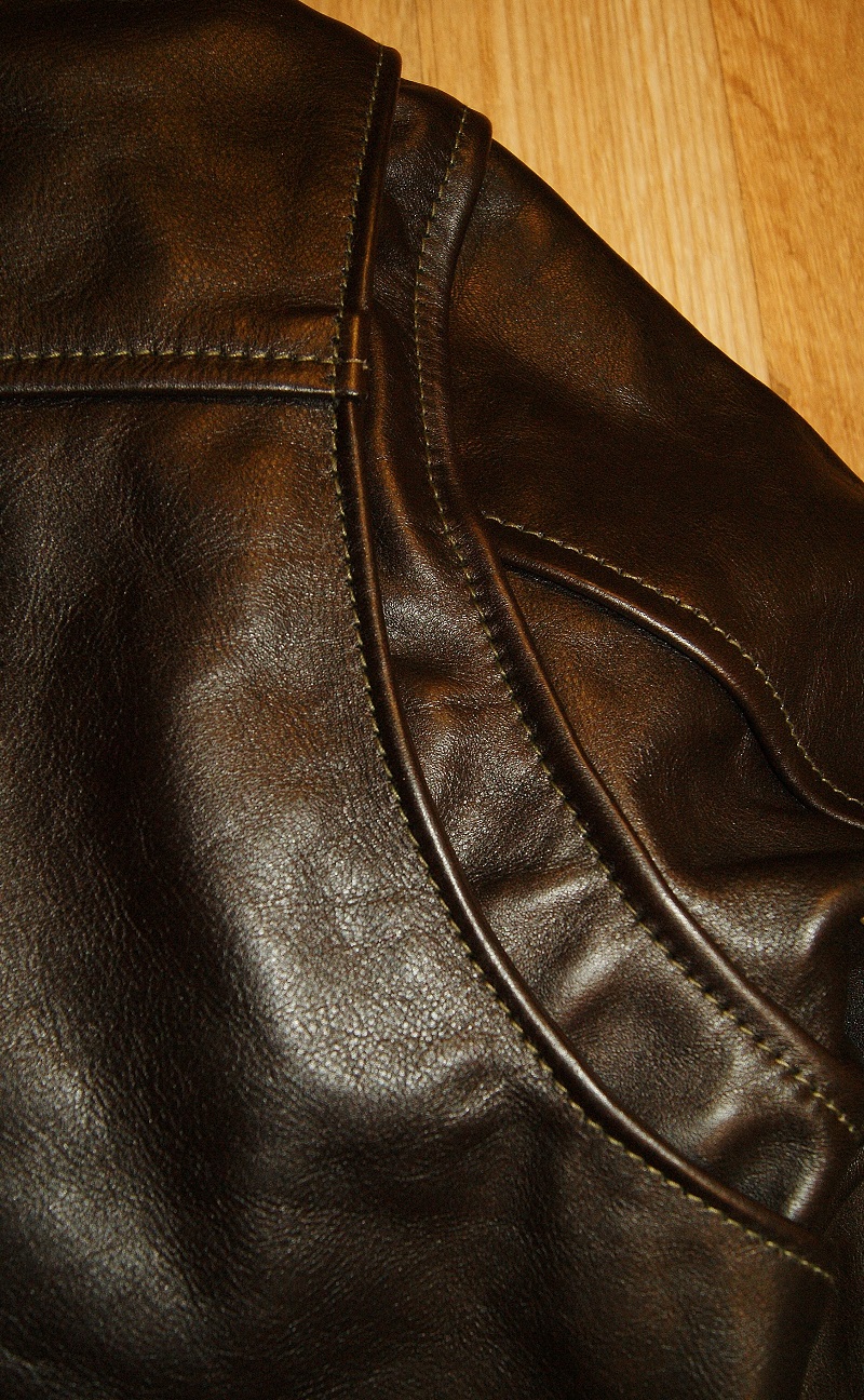 Aero Board Racer Dark Seal Vicenza Horsehide shoulder gusset.jpg