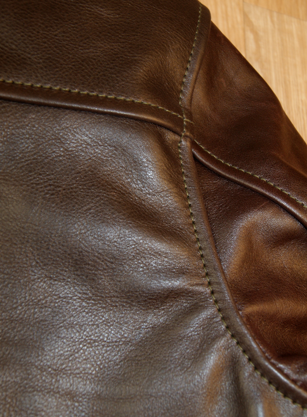 Aero Board Racer Dark Seal Vicenza Horsehide UCS5 shoulder seam.jpg