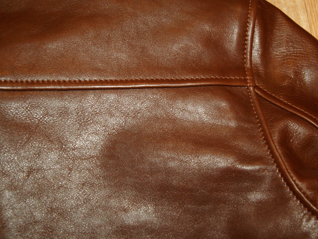 Aero Board Racer Russet Vicenza Horsehide KJ8 shoulder grain.jpg