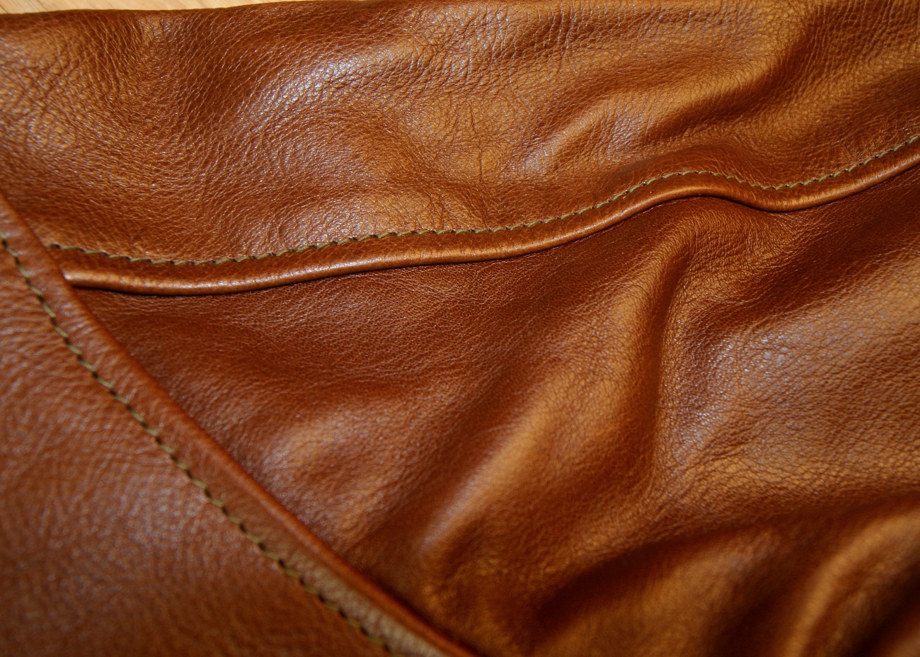 Aero Bronco A-2 Russet Vicenza Horsehide DN61 sleeve grain.jpg