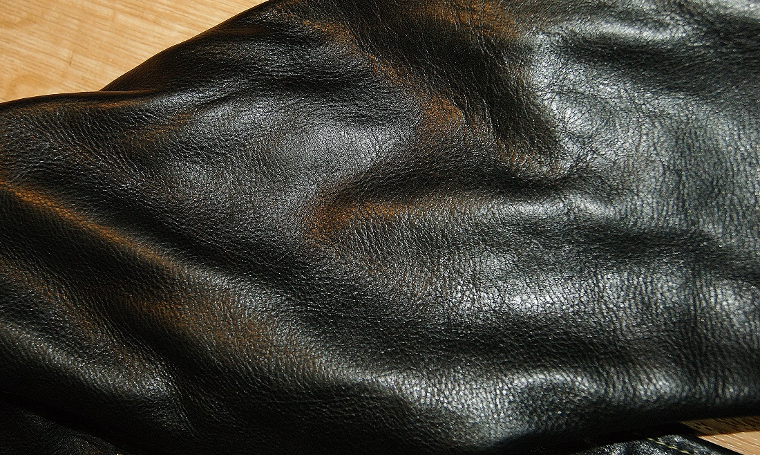 Aero Buco Board Racer Black Vicenza Horsehide sleeve grain.jpg