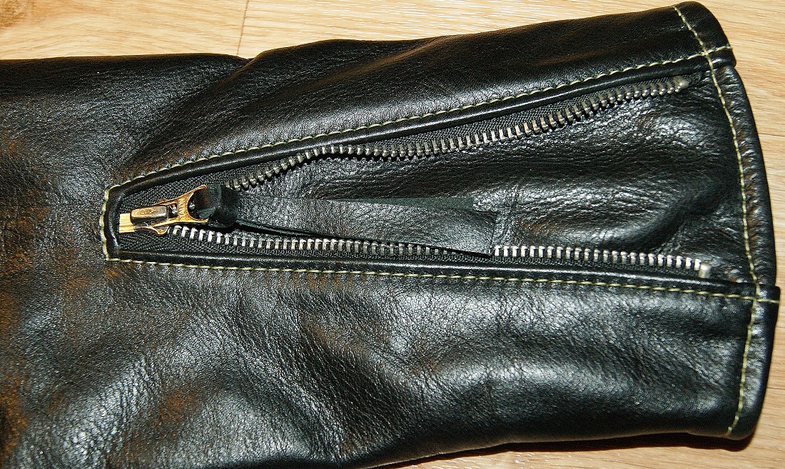 Aero Buco Board Racer Black Vicenza Horsehide sleeve zip.jpg