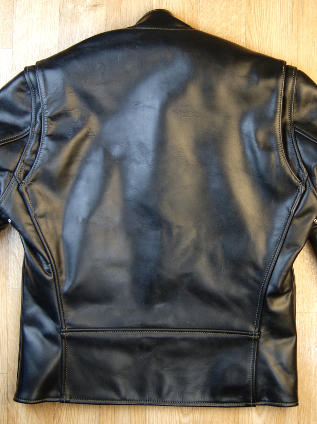 Aero Cafe Racer Black CXL Steerhide RCH back.jpg