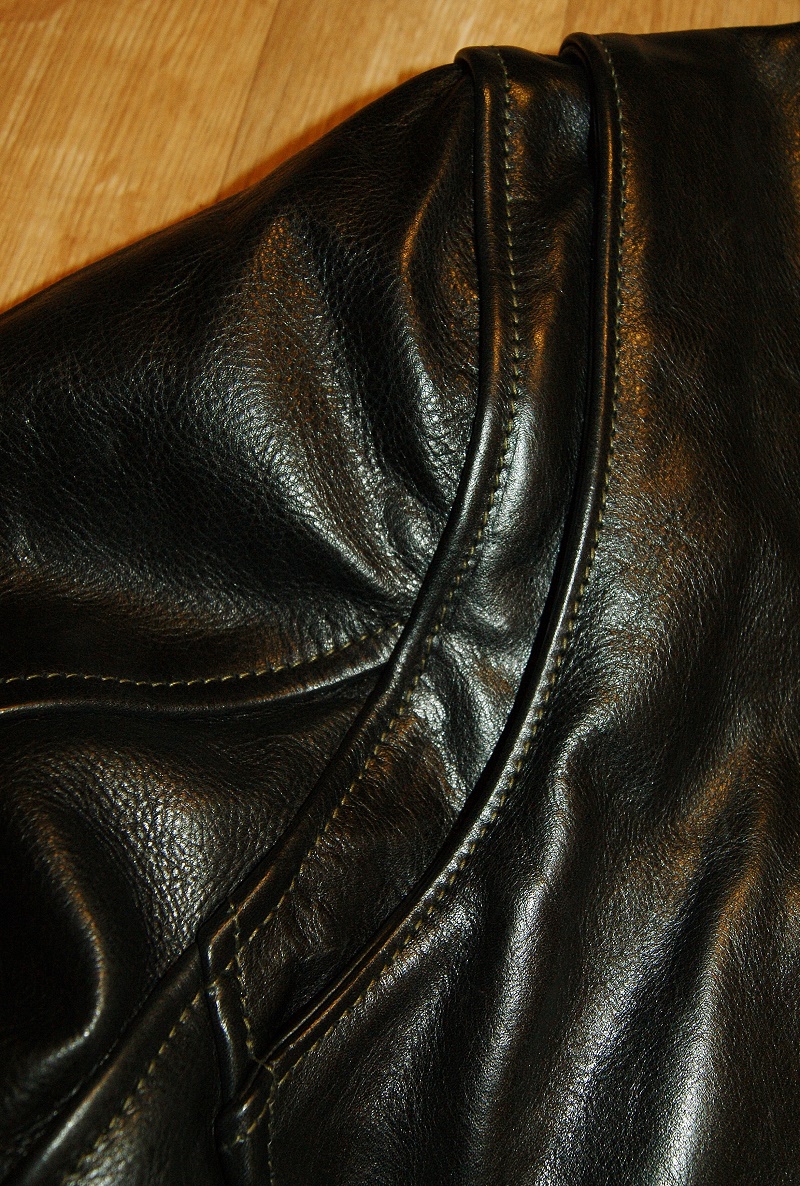 Aero Cafe Racer Black Vicenza Horsehide shoulder gusset.jpg