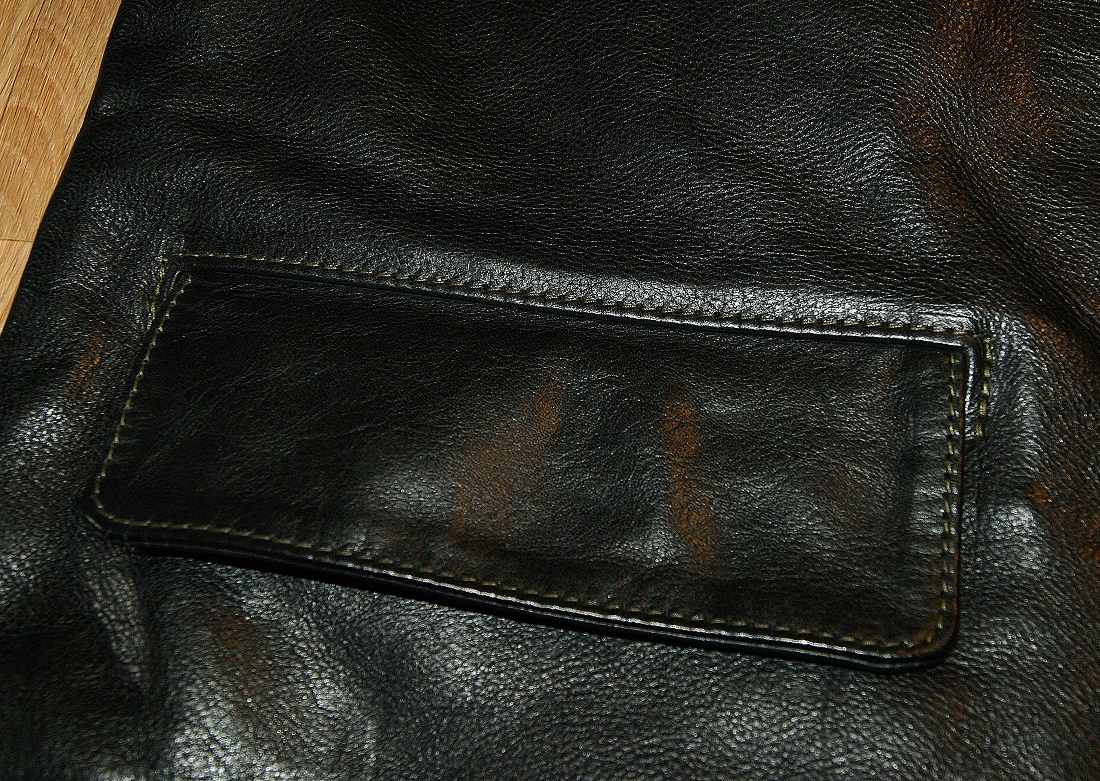 Aero Cheyenne Black Vicenza Horsehide cargo.jpg