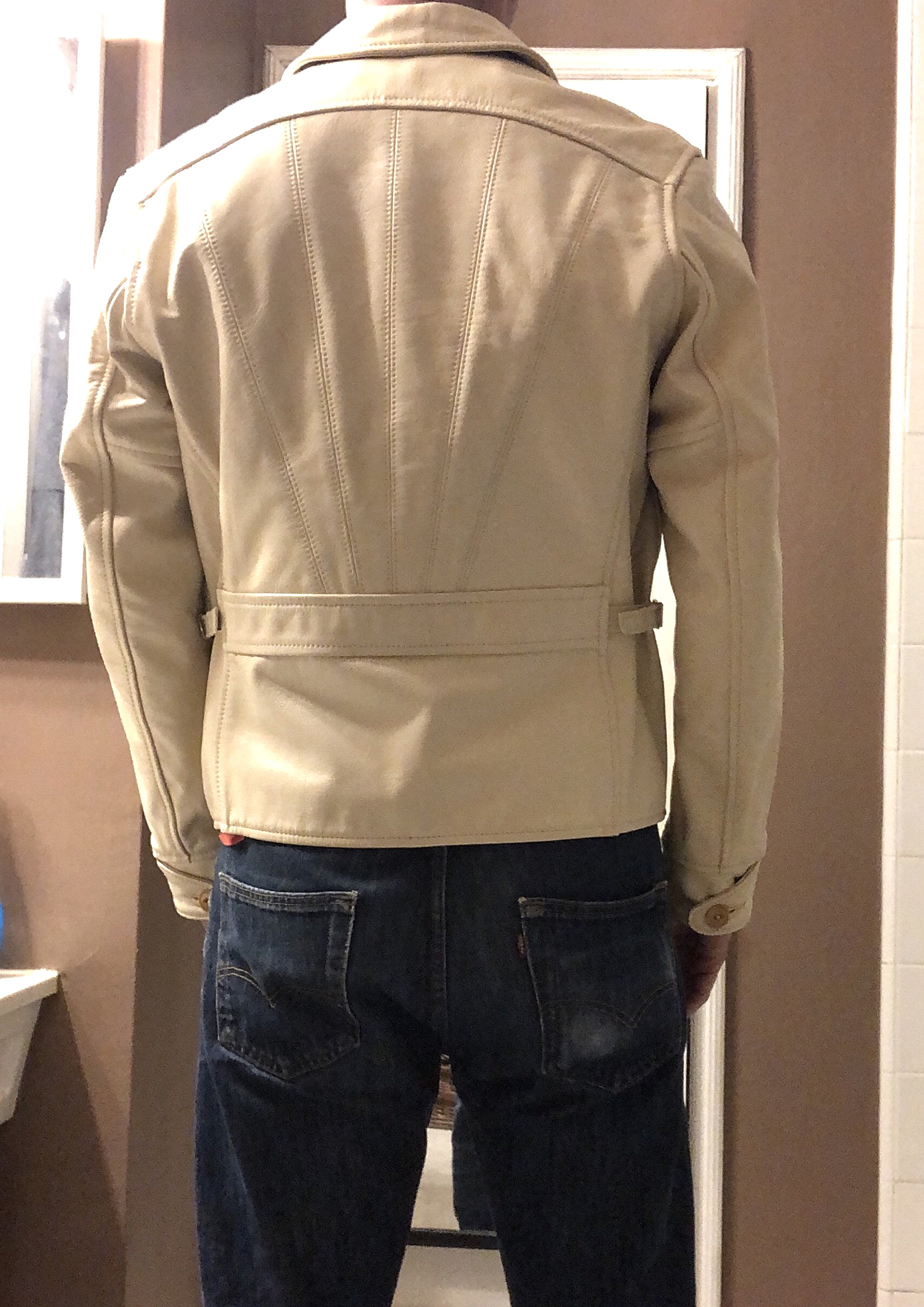 Aero Cream Vicenza Sunburst customer fit photo back.jpg