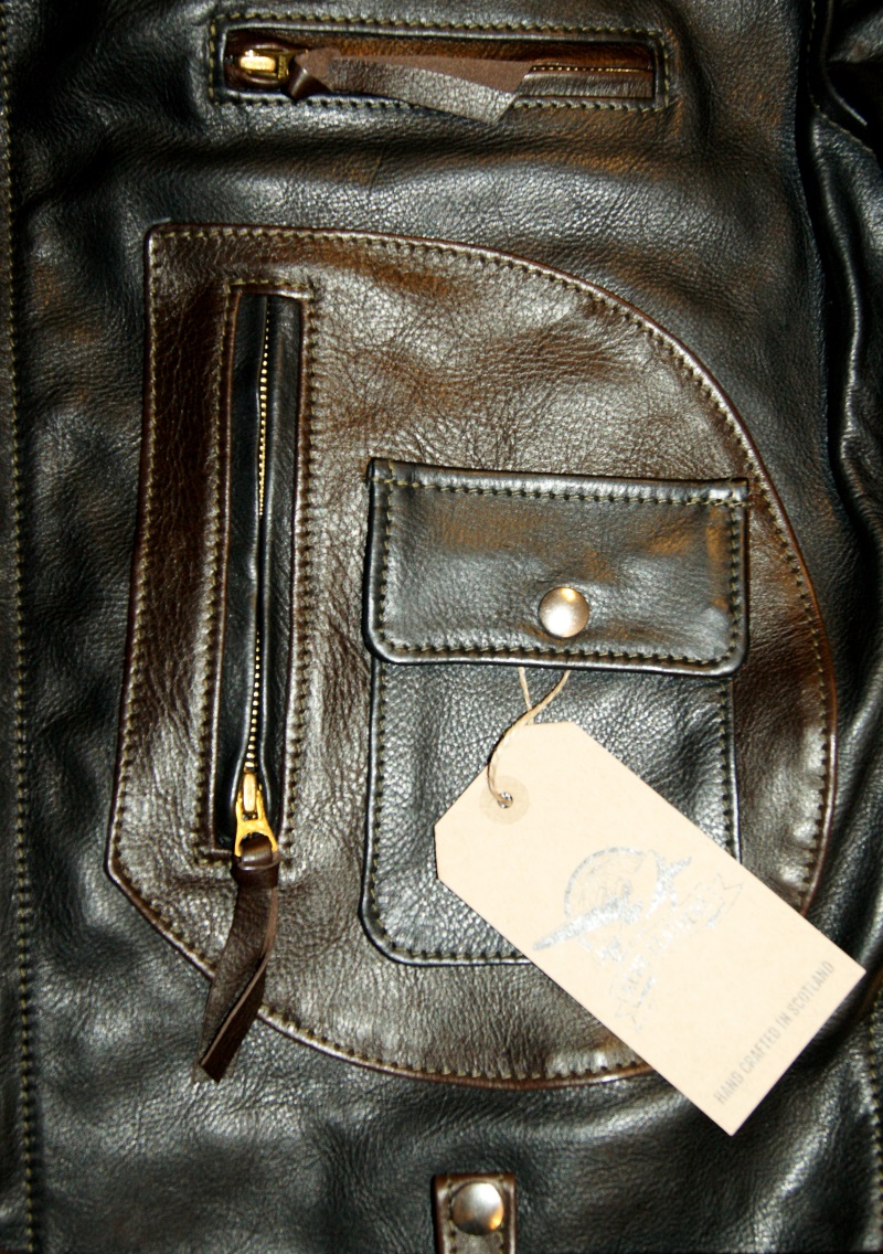 Aero D-Pocket Ridley Two-Tone Dark Seal and Black Vicenza Horsehide d-pocket close-up.jpg