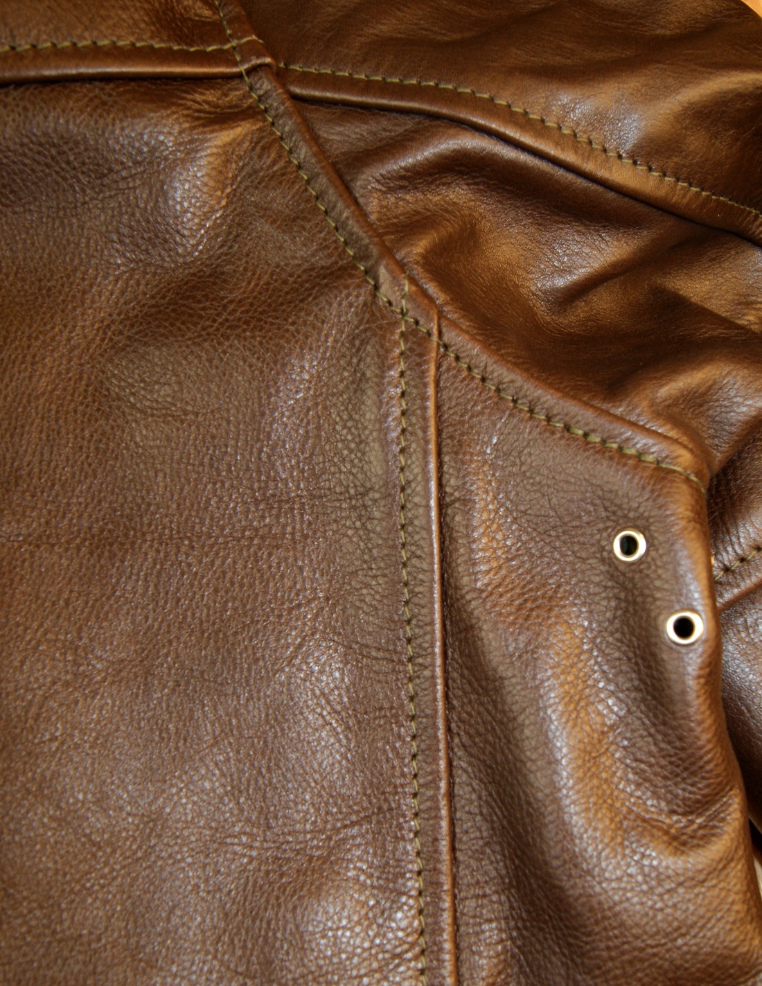 Aero Highwayman Seal Vicenza Horsehide BD77 shoulder grain.jpg