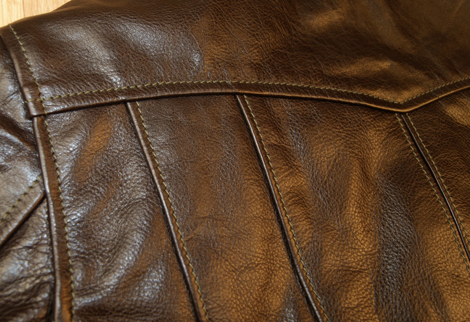 Aero Hooch Hauler Dark Seal Vicenza Horsehide SMX1 back stitching.jpg