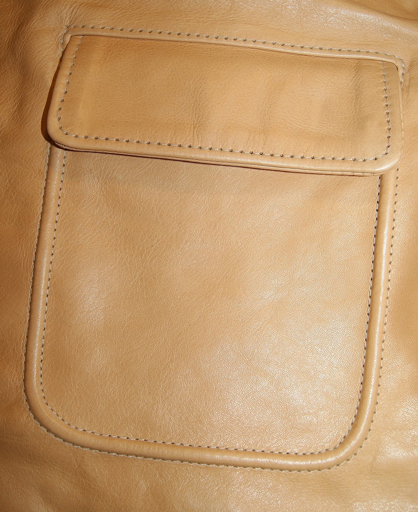 Aero Mulligan Natural Vicenza Horsehide pocket.jpg