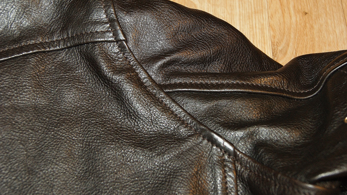 Aero Plainsman Dark Seal Vicenza Horsehide arm hole grain.jpg