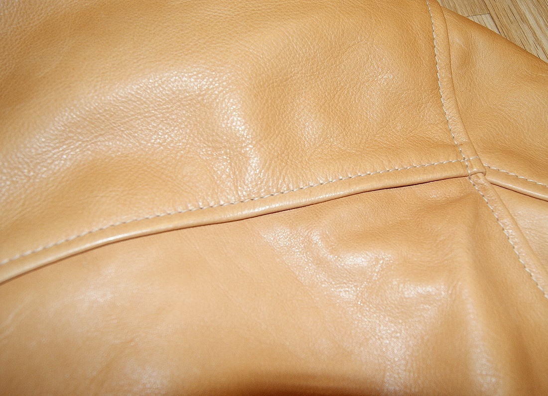 Aero Premier Bootlegger Natural Vicenza Horsehide shoulder grain.jpg