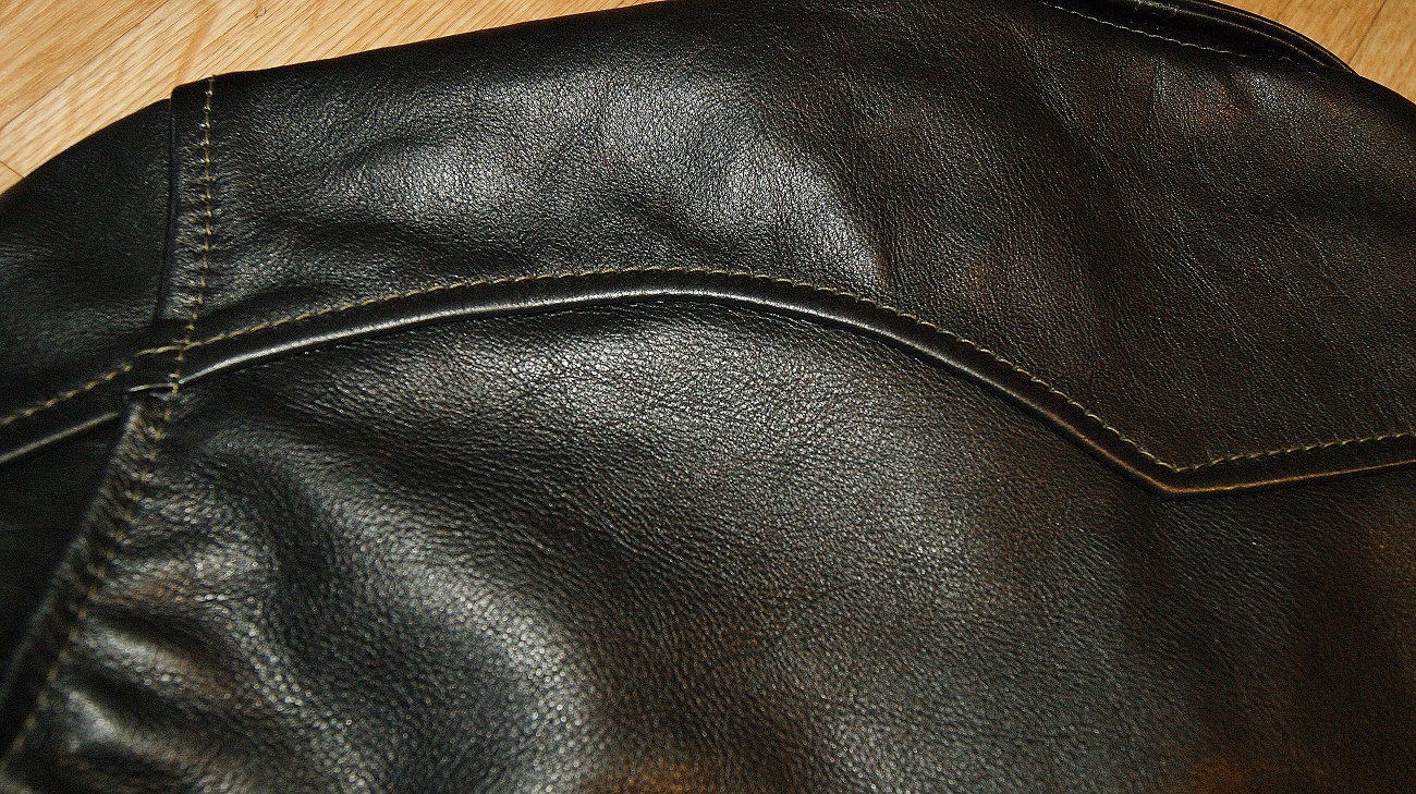 Aero Premier Highwayman Black Vicenza Horsehide yoke grain.jpg