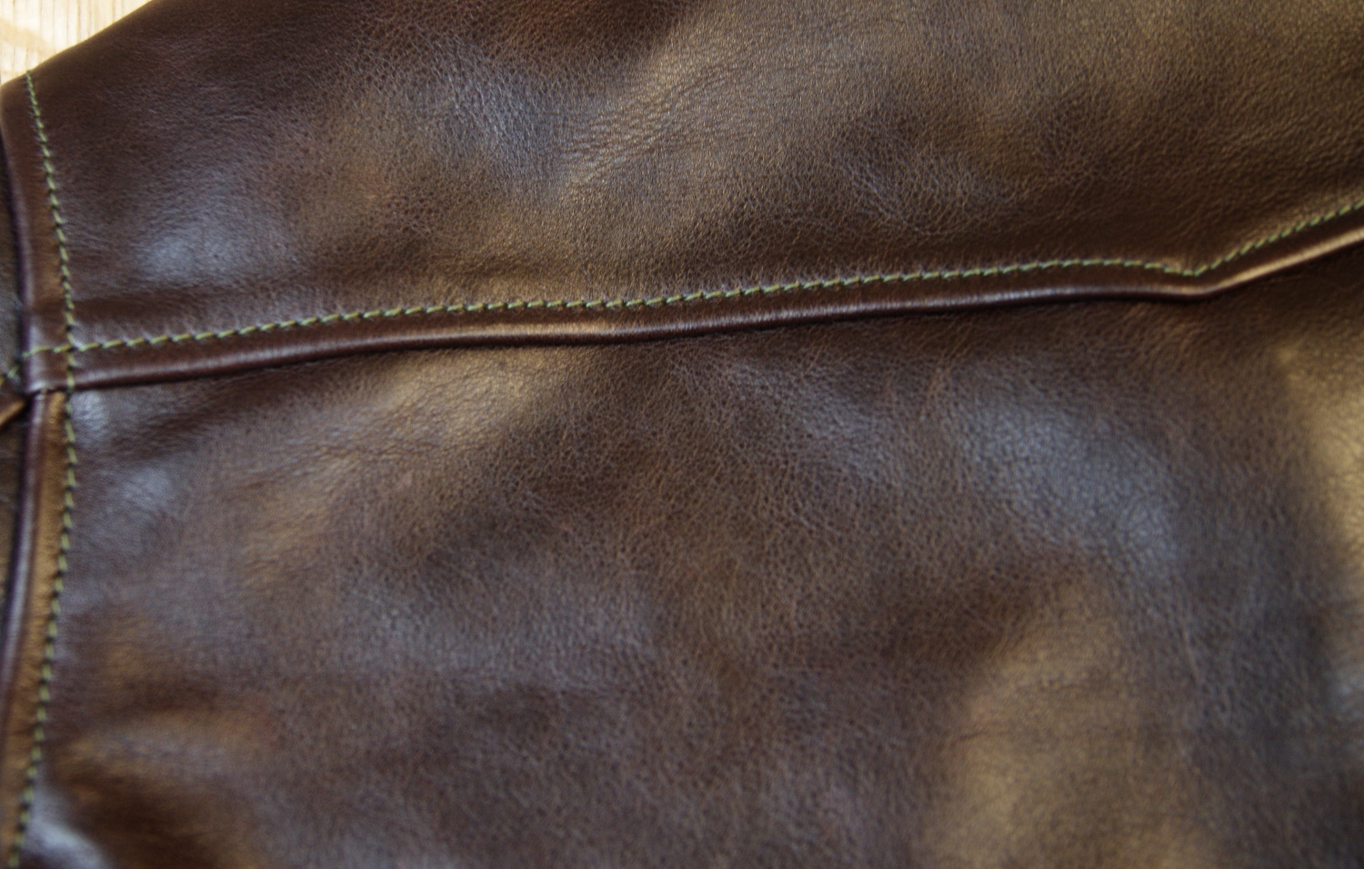 Aero Premier Highwayman Dark Seal Vicenza Horsehide FY7 back yoke.jpg